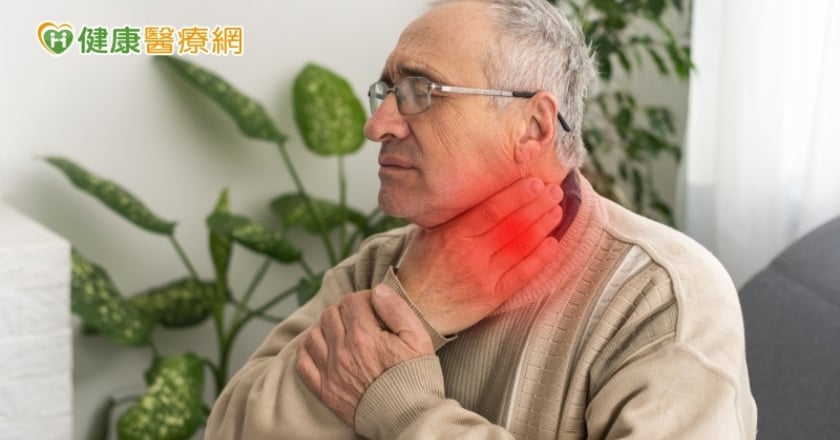 他聲音沙啞沒好，確診「下咽癌第四期」！ 醫揭警訊症狀