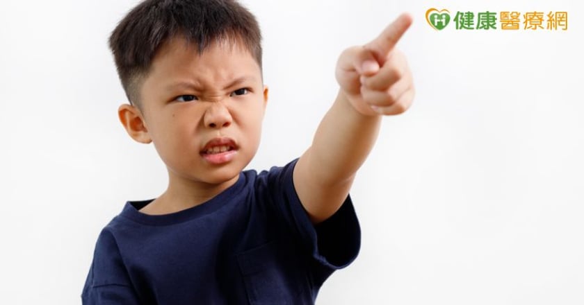 孩子愛推人、不合群是調皮？醫揭「觸覺敏感警報器」作祟真相