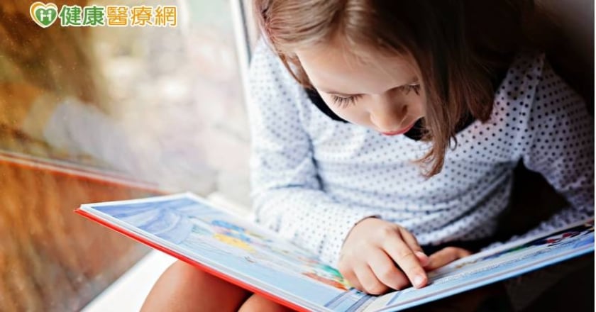 弱勢兒少愛閱讀！6成不曾擁有自己書籍　家扶號召「傳愛過好年」