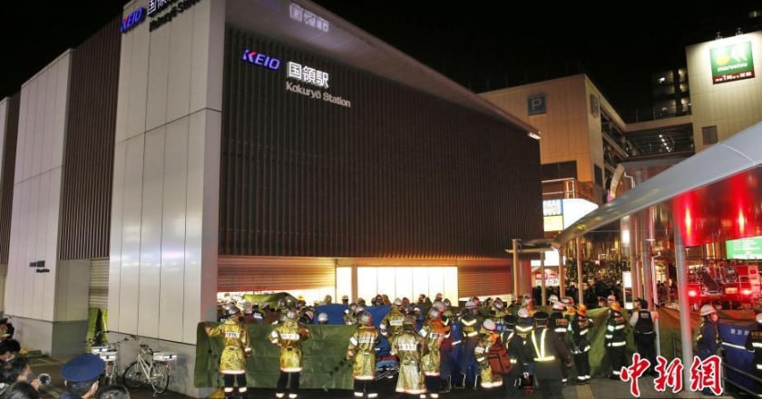 東京地鐵隨機砍人縱火案17傷 24歲凶嫌被捕
