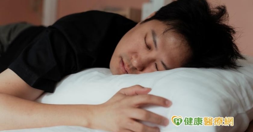 睡起來脖子痛、背也痛！　美國專家教你4招甩開疼痛