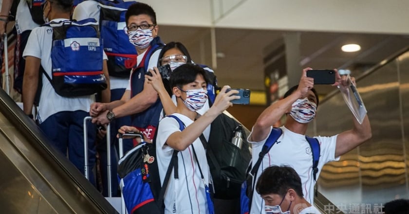 台灣選手出征東奧搭經濟艙 府院道歉