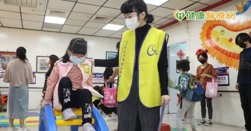 孩子戴口罩影響發展怎麼辦？ 職能治療闖關遊戲助篩檢