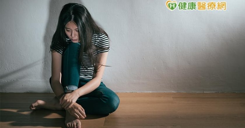 憂鬱、躁鬱症患者「居家隔離」要注意！心理師：用藥、環境安全