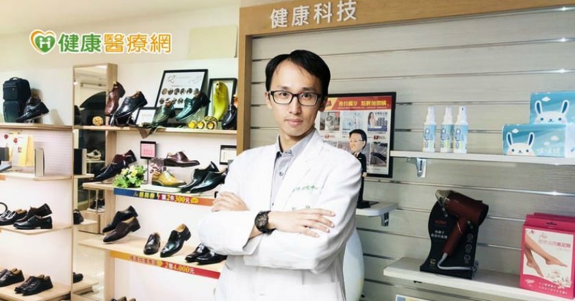 體態歪斜恐積久成疾,腰酸背痛 專家曝:足部「地基」不穩是關鍵!