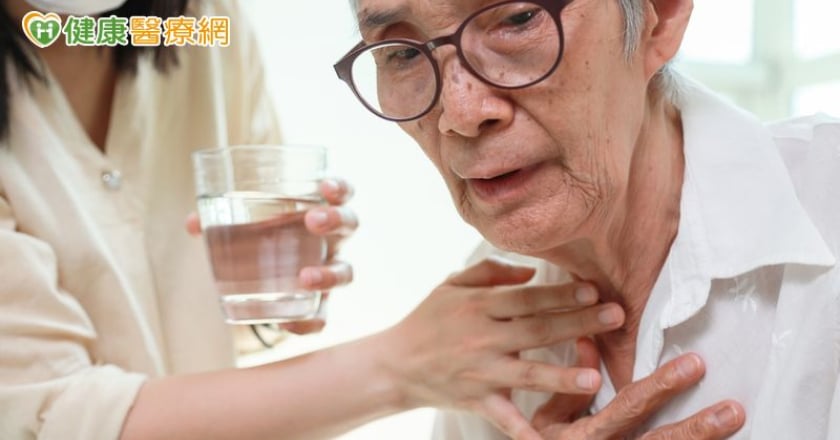 身體狀況不佳長者嗆咳「死亡率近5成」 「螢光吞嚥攝影檢查」揪潛在原因