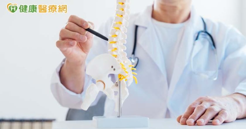 幾歲開始要「存骨本」?吃鈣片會導致腎結石?食藥署:2類人勿過度補鈣