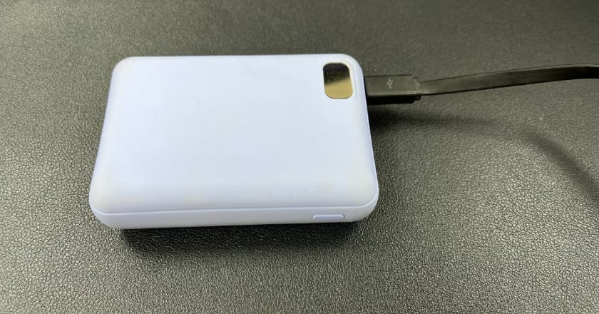 搭機行動電源新規 航空公司跟進 每人限帶2顆、機上禁止使用