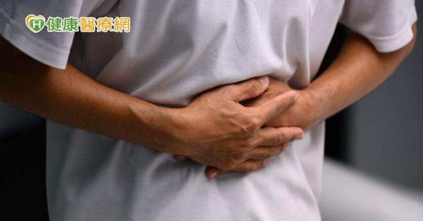 不只香菇！醫曝最常造成腸阻塞的6種食物 柿子、肉乾都在其中