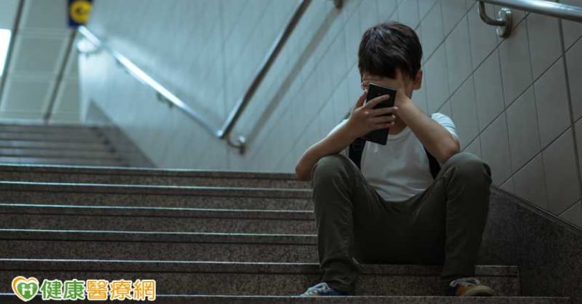 發現孩子查輕生字眼 醫：親子一起吃飯好好聊「比責備有用」