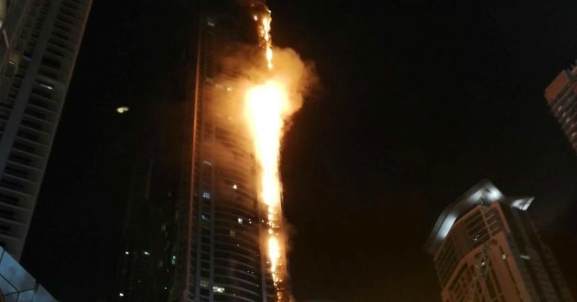 杜拜86層火炬大廈失火 暫無人員傷亡消息