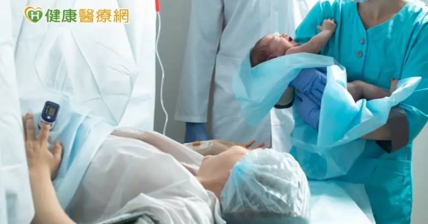 驚魂!3寶媽車上急產抱嬰衝醫院 醫列「接生注意事項」
