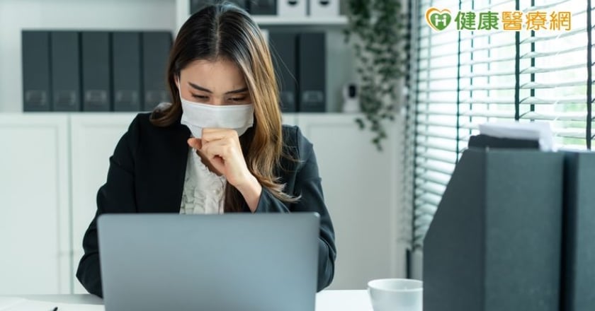 疫情亮紅燈！感冒喉嚨痛不用看醫生？ 醫師：勿讓小病拖成大病