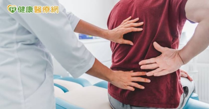 30年老菸槍喉嚨沙啞、背痛竟是「腰椎骨」被啃掉！ 元凶曝
