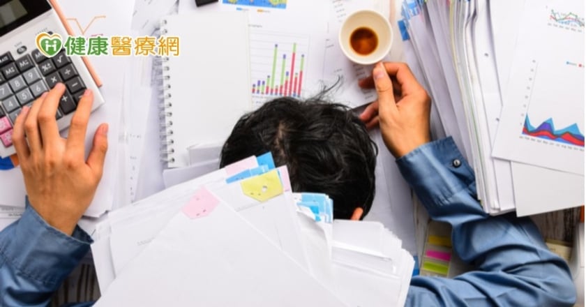 友達廠長猝逝! 營養師提醒7徵兆、3大飲食法防過勞