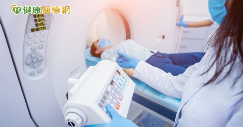 她胸悶、腹悶就醫找不到原因 「1024切電腦斷層檢查」揪冠狀動脈嚴重阻塞