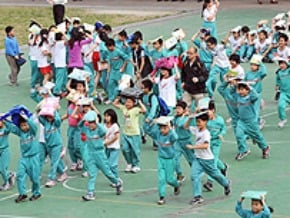 火災牆塌人被壓 防災演練逼真 