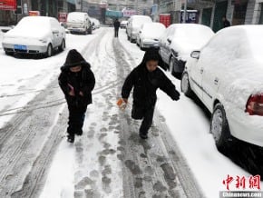 冷空氣入侵 新疆北部降雪南部沙塵