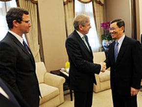 副總統：人民有錢但政府很窮 