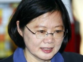 施明德要求蔡英文公開說明性傾向