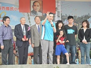馬總統表揚四代同校