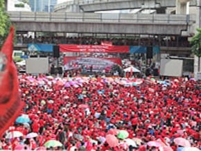 泰國大選登記 紅衫軍萬人集會