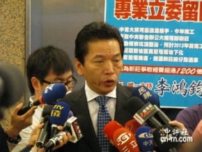 李鴻鈞不裸退 將參加民調初選
