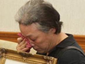 江國慶母拭淚 盼總統主持公道