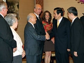 總統：兩岸互不否認 營造空間