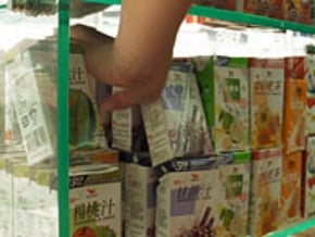 滬超市下架含塑台飲料　損失慘
