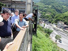 李鴻源勘廬山 將促早遷村