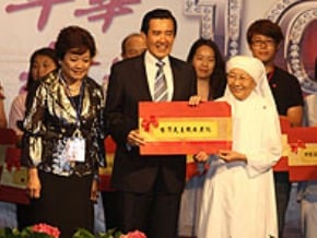 總統：免簽國家增　欲罷不能