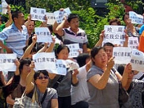 京滬高鐵記者會 場外不平靜