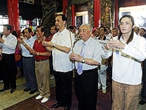 朱立倫跑基層 錢薇娟緊跟見習