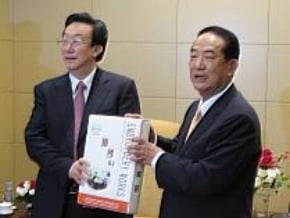 宋楚瑜宴郭庚茂 老鄉相見歡