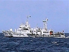 台船遭日船圍堵