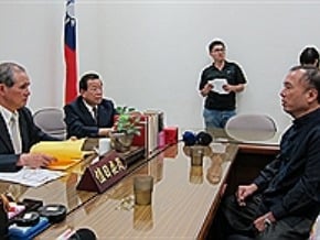謝長廷檢舉台電 備載用電高估