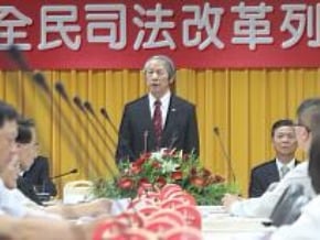 賴浩敏：法官勿作恐龍判決
