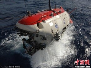 陸載人潛水器 突破5000公尺 引外媒關注