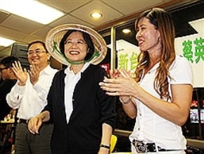 小英和新移民座談 小孩滿場玩
