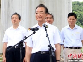 溫家寶承諾嚴肅調查動車追尾事件