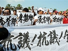 六輕7度火 4鄉長率眾抗議