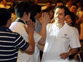 總統學單眼相機 先拍媒體