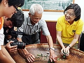 小英訪南投 盼年輕人回鄉創業