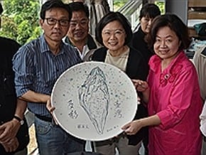 小英：改革稅制 縮短貧富差距