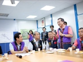 體驗重建　馬英九夜宿永久屋