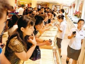 黃金越貴越買　京港現搶金潮
