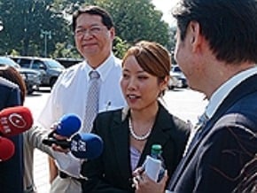 曾永權訪美團 正妹傳譯成焦點