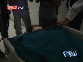 上海一大巴側翻致10人死亡