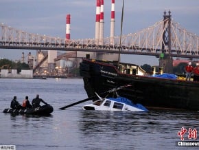紐約一架直升機墜入東河 一人死亡兩人重傷